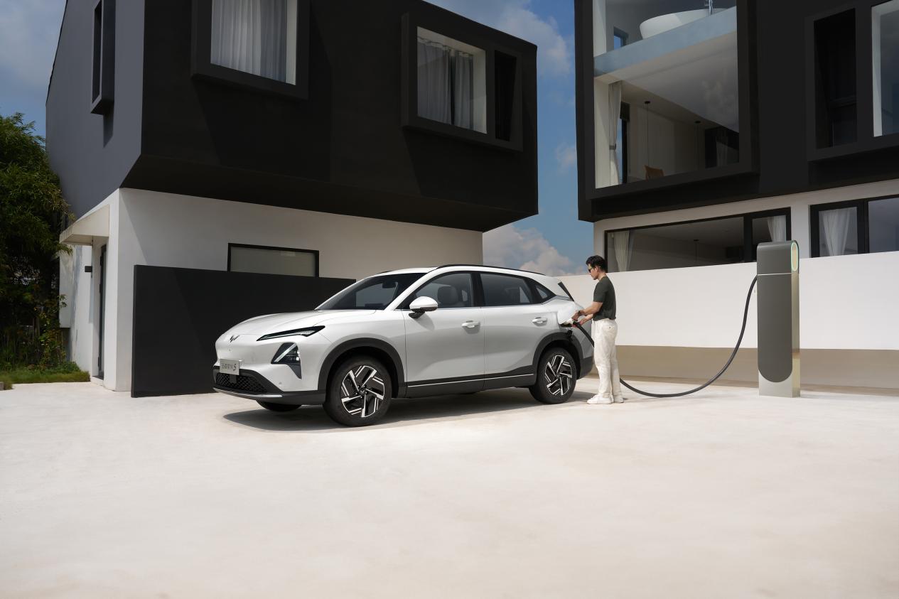 起!五菱星光S 2025款正式上市开元ky棋牌置换补贴价898万元(图6) 起!五菱星光S 2025款正式上市开元ky棋牌置换补贴价898万元(图6)