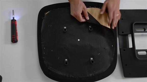 TX 4060塞进电竞椅：一根线即可运行开元棋牌这椅子不简单！9800X3D+R(图4)